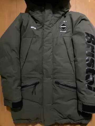 F.C.R.B. DOWN BENCH COAT 189043