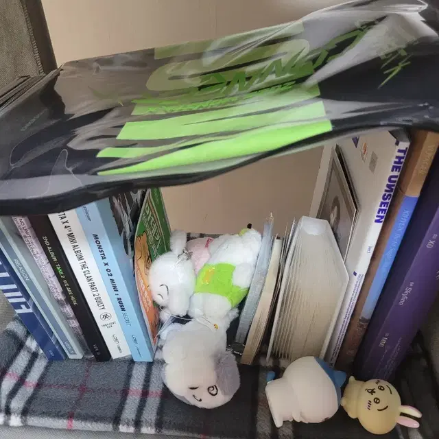 몬스타엑스 앨범9개+ 슬로건 등(급처)