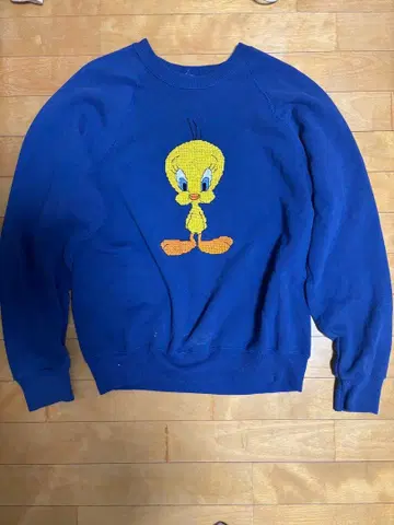 90s 트위티 래글런 자수 맨투맨