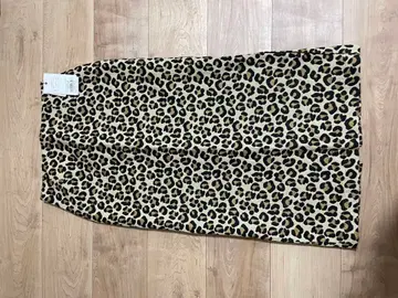 미사용 Ungrid 레오파드 무늬 타이트 스커트 뒷면 슬릿 포함