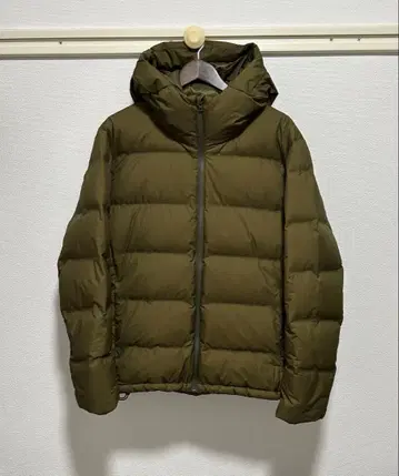 새상품급 유니클로 하이브리드 다운 코트 올리브 XL
