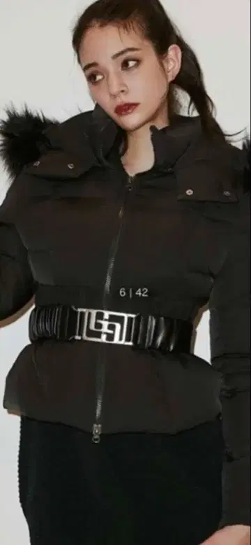 GYDA 2022 블랙 후드 퍼 포함 다운 자켓