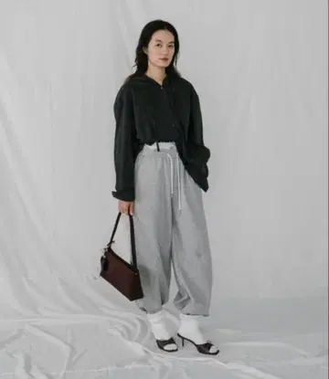 duei 레이스 포함 그레이 스웨트 팬츠