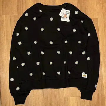 헬로 샌프란시스코 마가렛 자수 오버 맨투맨 트레이닝복 블랙