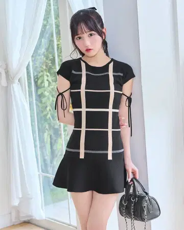 미셸마카롱 체크 프릴 니트 원피스 (미사용 새상품)