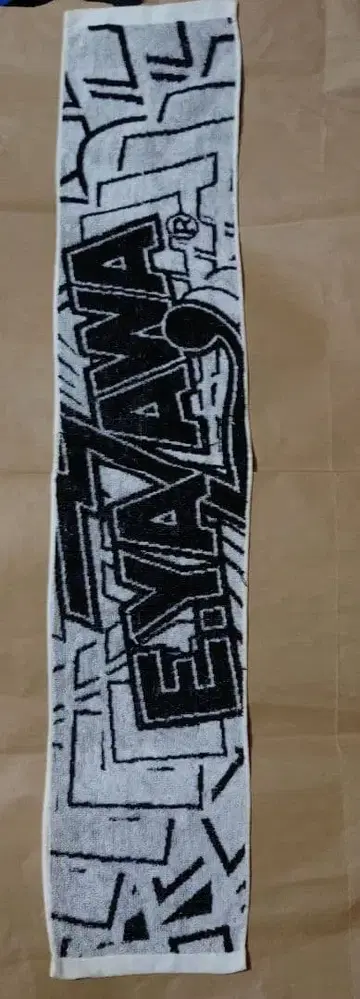 E.Y.A.W.A. 타월 화이트 블랙 디자인