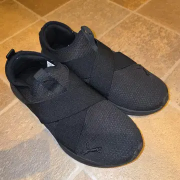 PUMA SOFTRIDE 블랙 스니커즈