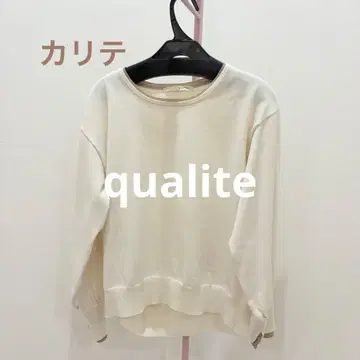 qualite 아이보리 크루넥 스웨터
