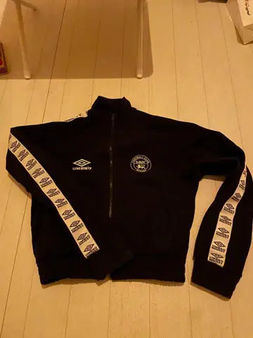 UMBRO MOUSSY 블랙 저지 풀 집업