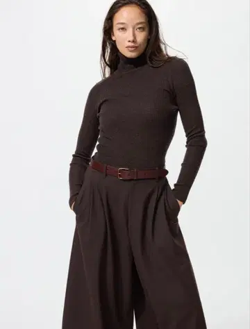 UNIQLO 메리노 리브 터틀넥 스웨터