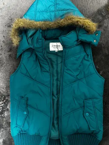 J-honey 퍼 달린 다운 베스트