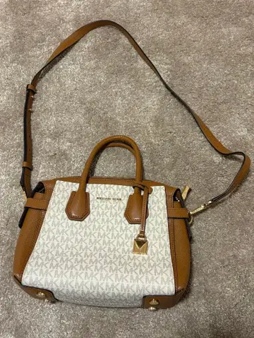 마이클코어스 숄더백 화이트/브라운