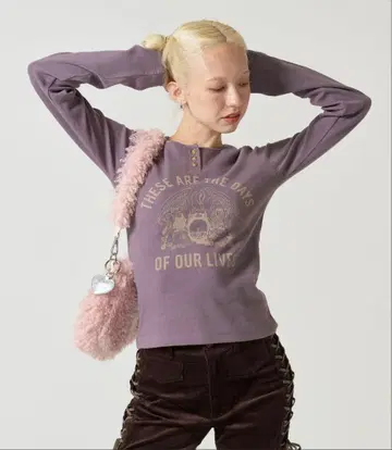 QUEEN 헨리넥 T셔츠 TINA: JOJUN