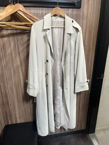 Lui's 화이트 트렌치코트