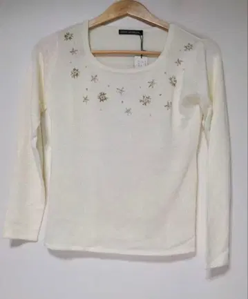 LIGHT-HEARTED 긴팔 T셔츠 아이보리 별 자수