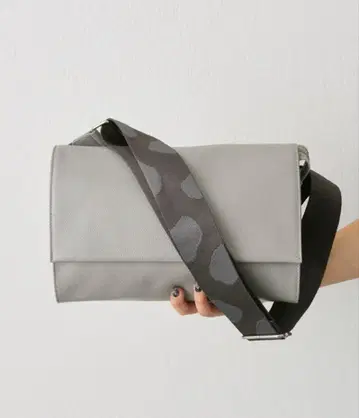 파피요네 숄더백