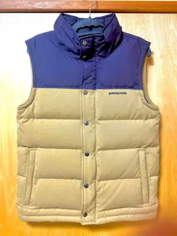새상품급 patagonia 다운 베스트 XS 네이비/베이지