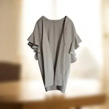 그레이 프릴 소매 가디건
