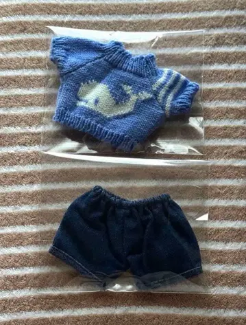 BTS 진 20cm 봉제 인형 의류 고래 니트 & 데님 팬츠