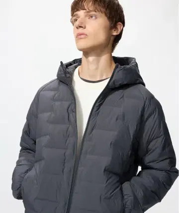 유니클로 퍼프 테크 후드티 다크 그레이