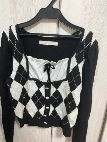 아가일 무늬 긴팔 니트 Me roir