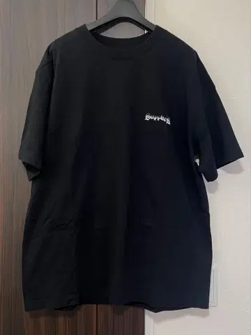 SUPPLIER 큐빅 T셔츠 GradientCross 블랙