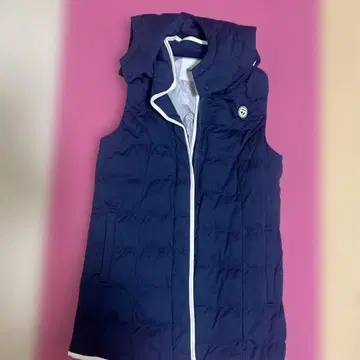 네이비 후드 부착 퀼팅 베스트