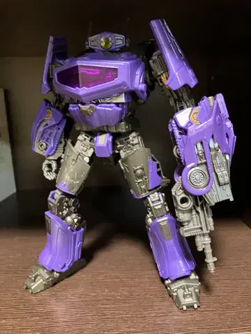 트랜스포머 쇼크 웨이브 스튜디오 시리즈 범블비