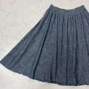 R by 45rpm 절개 로고 자수 개더 플레어 무릎 기장 스커트