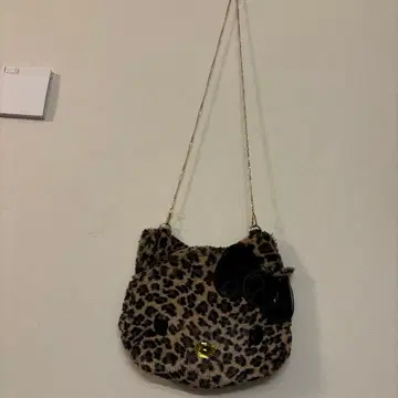 레어 헬로키티 레오파드 무늬 숄더백