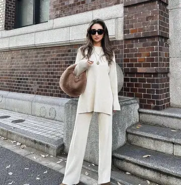 esutorega 하이넥 리브 셋업 베이지