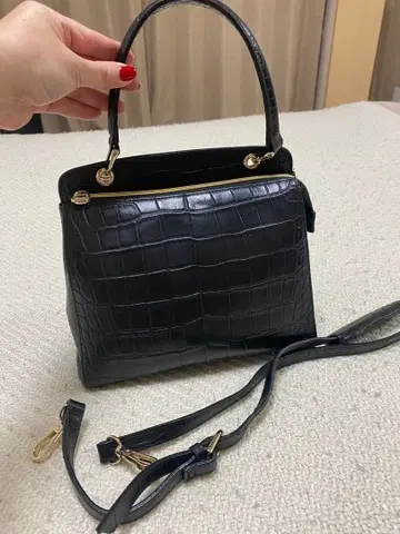 cat in the closet 크로커다일 패턴 가죽 핸드백