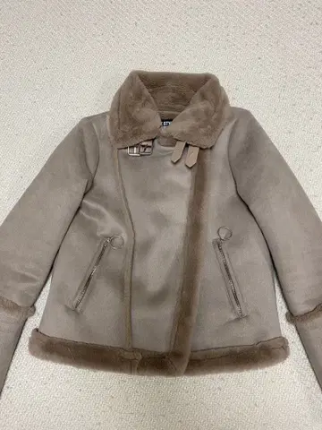 베이지 무스탕 코트 라이더 앞 지퍼 포함