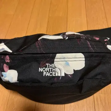 THE NORTH FACE 플라워 프린트 웨스트 파우치