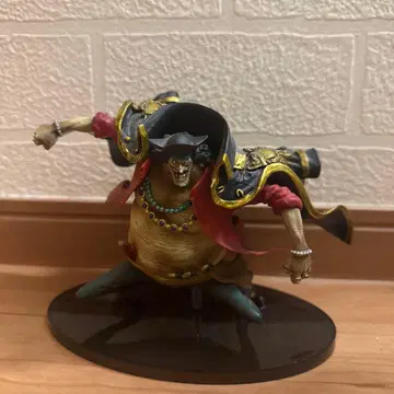 검은 수염 원피스 피규어