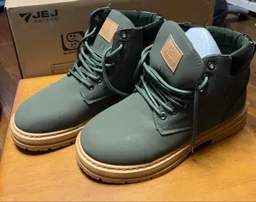 올리브색 하이컷 워크 부츠