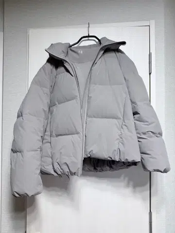 새상품급 UNIQLO 유니클로 심리스 다운 후드티 그레이 사이즈 M