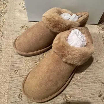 퍼 달린 베이지 어그 부츠 오페크 도트 새상품