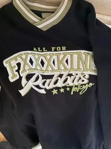 FXXKING RABBITS V넥 트레이닝복 이세