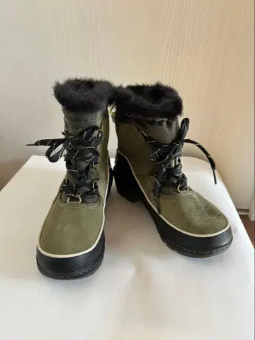SOREL 올리브 스웨이드 퍼 부츠
