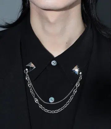 HARE 체인 라펠 브로치