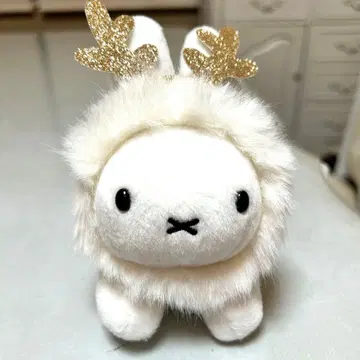 미피에게 루돌프 스크런치를 달아보았습니다