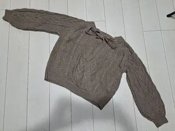 Ungrid 백 오픈 케이블 니트 브라운 // 언그리드 스웨터 등 열림