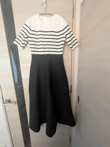 JUSGLITTY 스트라이프 썸머 니트 원피스 사이즈 2