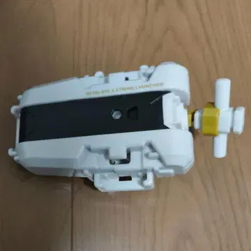 베이블레이드 X 스트링 런처 화이트 x 골드 Ver.