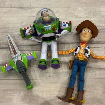 버즈 라이트이어와 우디 버즈의 빛나는 완구 3종 세트