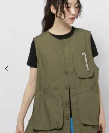 포켓 부착 카키색 프리 베스트