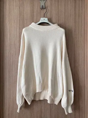 아이보리 하이넥 니트 긴팔