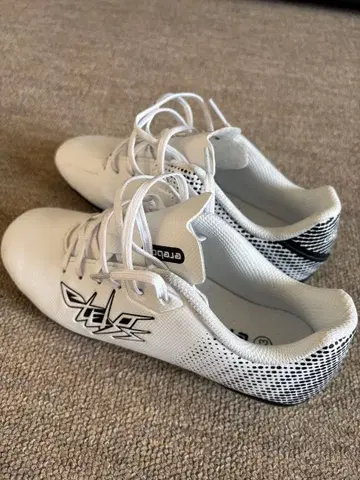 최신작 엘레보스 크로노바 축구화 스파이크 23.0 화이트