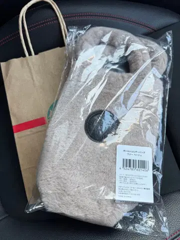 스벅 홀리데이 2025 보틀 숄더백 퍼 베이지